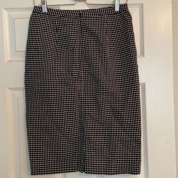 The perfect pencil skirt! - Picture 2 of 2
